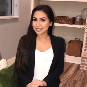 Meet your Posher, Carolina